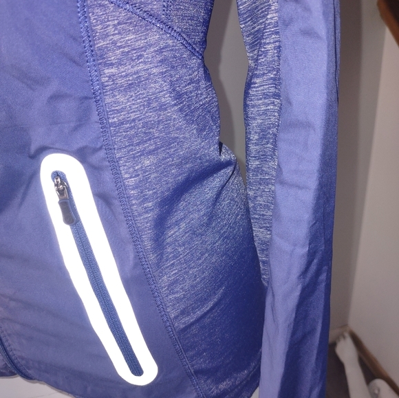 LULULEMON Another Mile running jacket with reflective - Picture 2 of 9